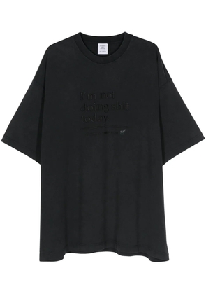 VETEMENTS slogan-embroidered T-shirt - Grey