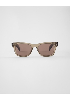 Sunglasses with the iconic metal plaque