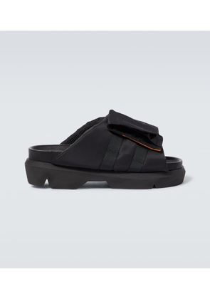 Sacai Pockets slides