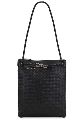 Bottega Veneta Flat Andiamo Messenger Avenue Stitch in Black - Black. Size all.