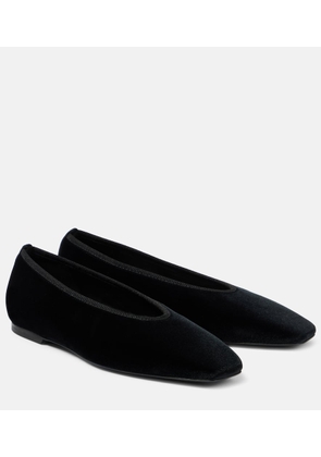 Toteme Minimalist velvet ballet flats
