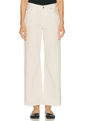 Citizens of Humanity Lindz Low Rise Easy Straight Jeans in Almondette - White. Size 24 (also in 26, 27, 28, 29, 30, 31, 33, 34).