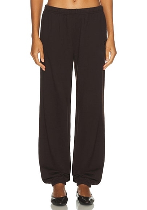 Eterne Boyfriend Lightweight French Terry Pocket Sweatpant in Espresso - Brown. Size L (also in M, S, XL).