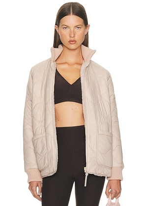 Beyond Yoga Reversible Quilted Fleece Jacket in Oat Latte - Nude. Size L (also in M, S).