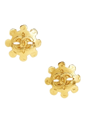 chanel Chanel 1994 Coco Mark Clip-On Earrings in Gold - Metallic Gold. Size all.