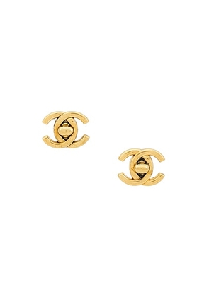 chanel Chanel 1996 CC Turnlock Clip-On Earrings in Gold - Metallic Gold. Size all.