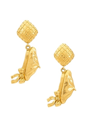chanel Chanel Ribbon Clip-On Earrings in Gold - Metallic Gold. Size all.