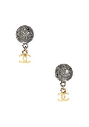 chanel Chanel 1996 Icon Series Clip-On Earrings in Gold - Metallic Gold. Size all.