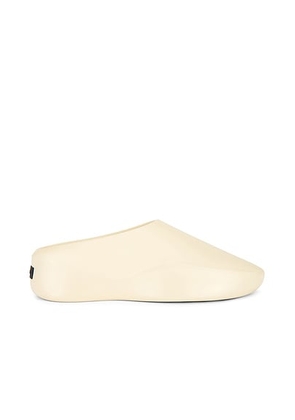 Fear of God Eva Runner Slipper in Cream - Cream. Size 39 (also in 40, 42, 43, 44, 46, 41).