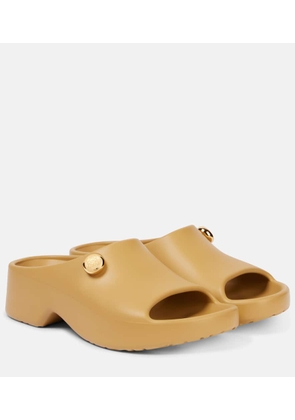 Loewe Anagram platform slides