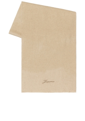 JACQUEMUS Large Echarpe Cashmere Tailleur in Beige - Beige. Size all.