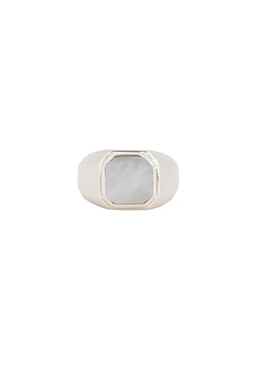 MAPLE Duppy Signet Ring in Silver 925 & Mother Of Pearl - Metallic Silver. Size 10 (also in 9).