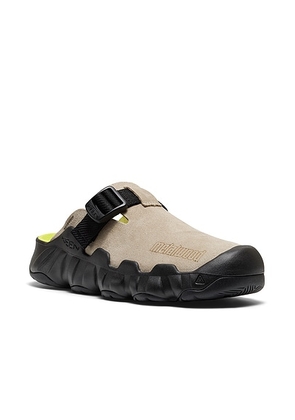 Metalwood Studio x Keen Hyperport Clog in Plaza Taupe & Black - Taupe. Size 10.5 (also in ).