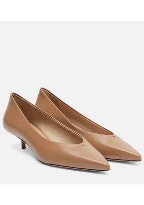 Max Mara Kittenpump leather pumps