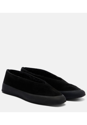 Le Monde Beryl Apres Ski shearling-lined suede ballet flats