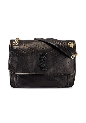 Saint Laurent Medium Niki Chain Bag in Nero - Black. Size all.