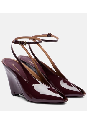 Ferragamo Arcadia 95 patent leather sandals