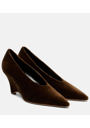 Le Monde Beryl Victoria 70 velvet wedges