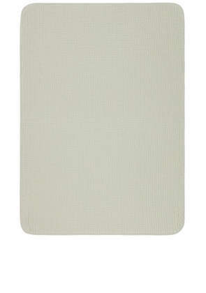 Parachute Organic Air Cotton Toddler Quilt in Sage - Green. Size all.