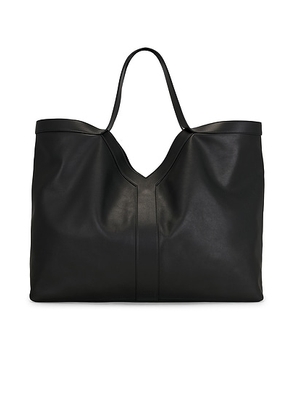 Saint Laurent Maxi Y Tote in Black - Black. Size all.