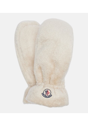 Moncler Logo teddy mittens