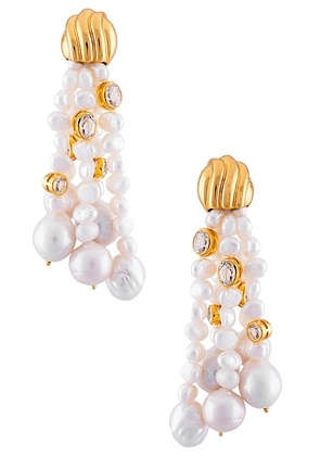 VALERE Awaken Earrings in Clear  Quartz & Pearl - Metallic Gold. Size all.