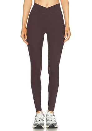437 The V Legging in Espresso - Chocolate. Size L (also in M, XL).