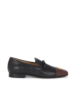 Valentino Garavani Loafer in Nero & Dark Brown - Black. Size 41 (also in ).