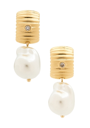 Ettika Ribbed Pearl Drop Earrings in Ivory.