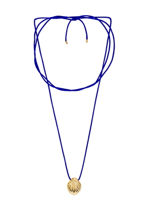 ANNI LU Shell On A String Choker in Metallic Gold.