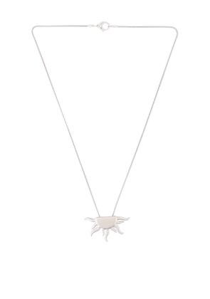 EMMA PILLS X Leslie Amon Chasing the Sun Statement Chain in Metallic Gold.