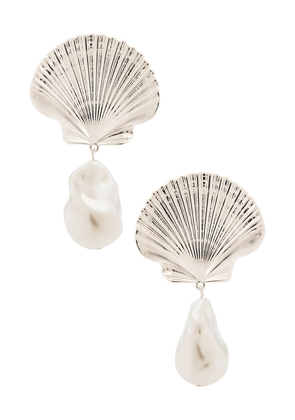 Eliou Scallop Earrings in Metallic Silver.