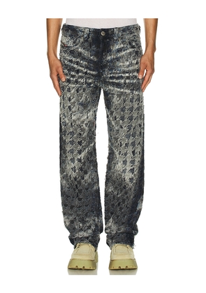 Diesel 1980 Eeper Denim Jean in Black. Size 30. Also in 32, 34.