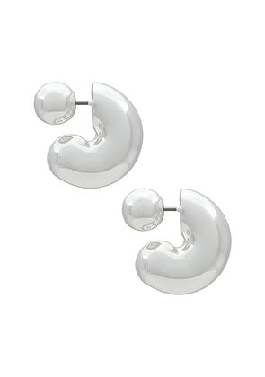 Jenny Bird Tome Medium Hoops in Metallic Silver.