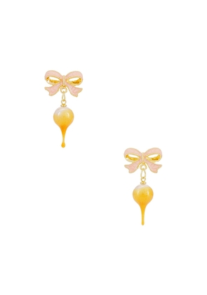 Ottolinger Bow Pearl Earring in Metallic Gold.
