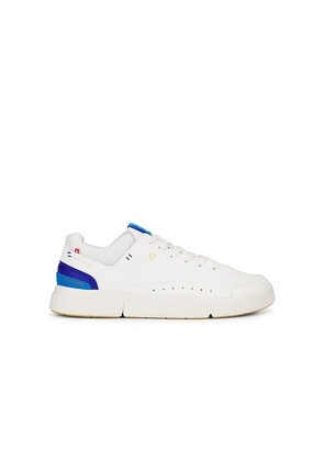 On The Roger Centre Court in White. Size 11. Also in 7, 7.5.