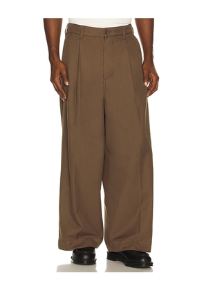 Obey Oliver Pleated Pant in Brown. Size 31. Also in 33.