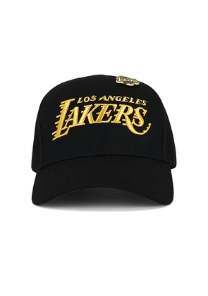 Mitchell & Ness NBA Lakers Pinned Gold Pro Snapback Hat in Black.