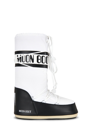 MOON BOOT Icon Nylon Boot in White. Size 39-41. Also in 42-44, 45-47.