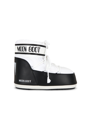 MOON BOOT Icon Low Nylon Boot in White. Size 42-44. Also in 45-47.