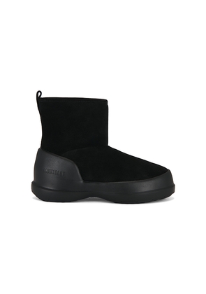 MOON BOOT Mezzaluna Mid Boot in Black. Size 41. Also in 42.