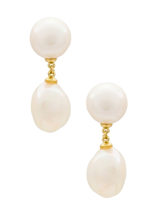 SHASHI Pearl Drop Earring in Metallic Gold.
