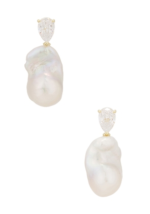 SHASHI Violette Earring in Ivory.