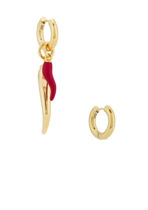Timeless Pearly Double Chili Earrings in Metallic Gold.