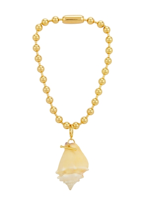 Timeless Pearly Shell Necklace in Metallic Gold.