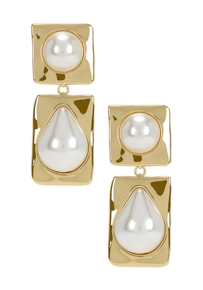 retrofete Savannah Pearl Drop Earring in Metallic Gold.