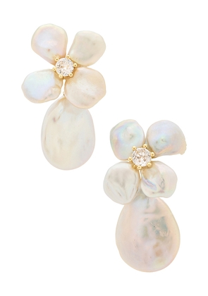 SHASHI Fleur De Cleo Earring in Ivory.