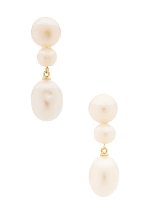 SHASHI Bianca Drop Earring in Ivory.
