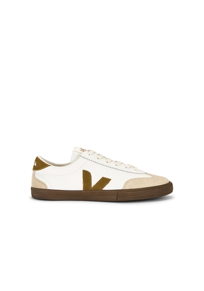 Veja Volley Sneaker in White. Size 41. Also in 42, 43, 44, 45.