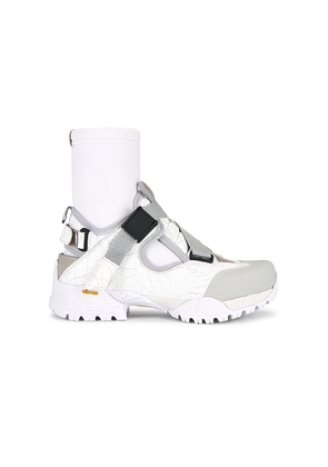 Yume Yume Cloud Walker Sneaker in White. Size 36. Also in 37, 38, 39, 40, 41.